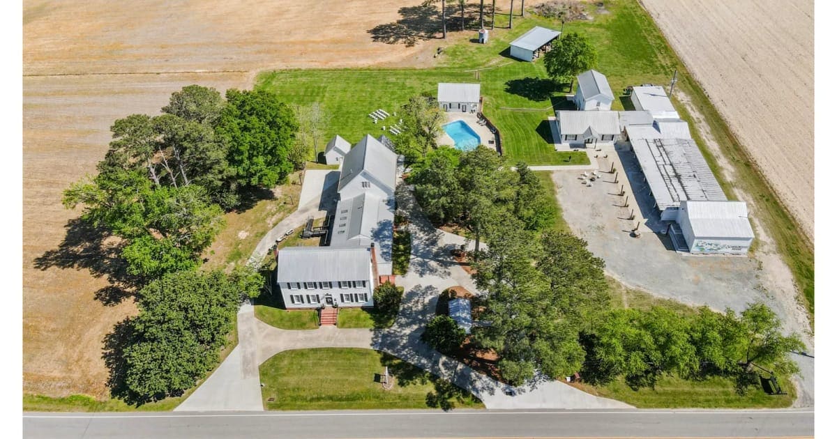 Aerial view of Scarborough House estate in Stantonsburg, NC, a private 13-bedroom wedding venue near Raleigh